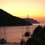 Alarga Sail Boutique & Yacht Club 리조트 말마리스