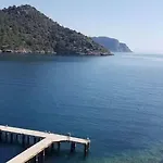 Alarga Sail Boutique & Yacht Club 리조트 말마리스