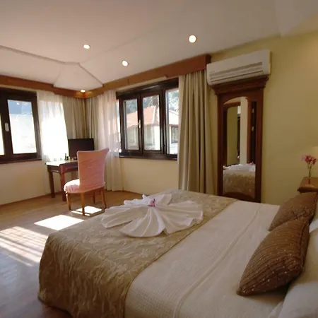 Alarga Sail Boutique & Yacht Club 4* 말마리스