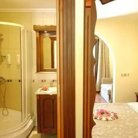 Alarga Sail Boutique & Yacht Club מרמריס